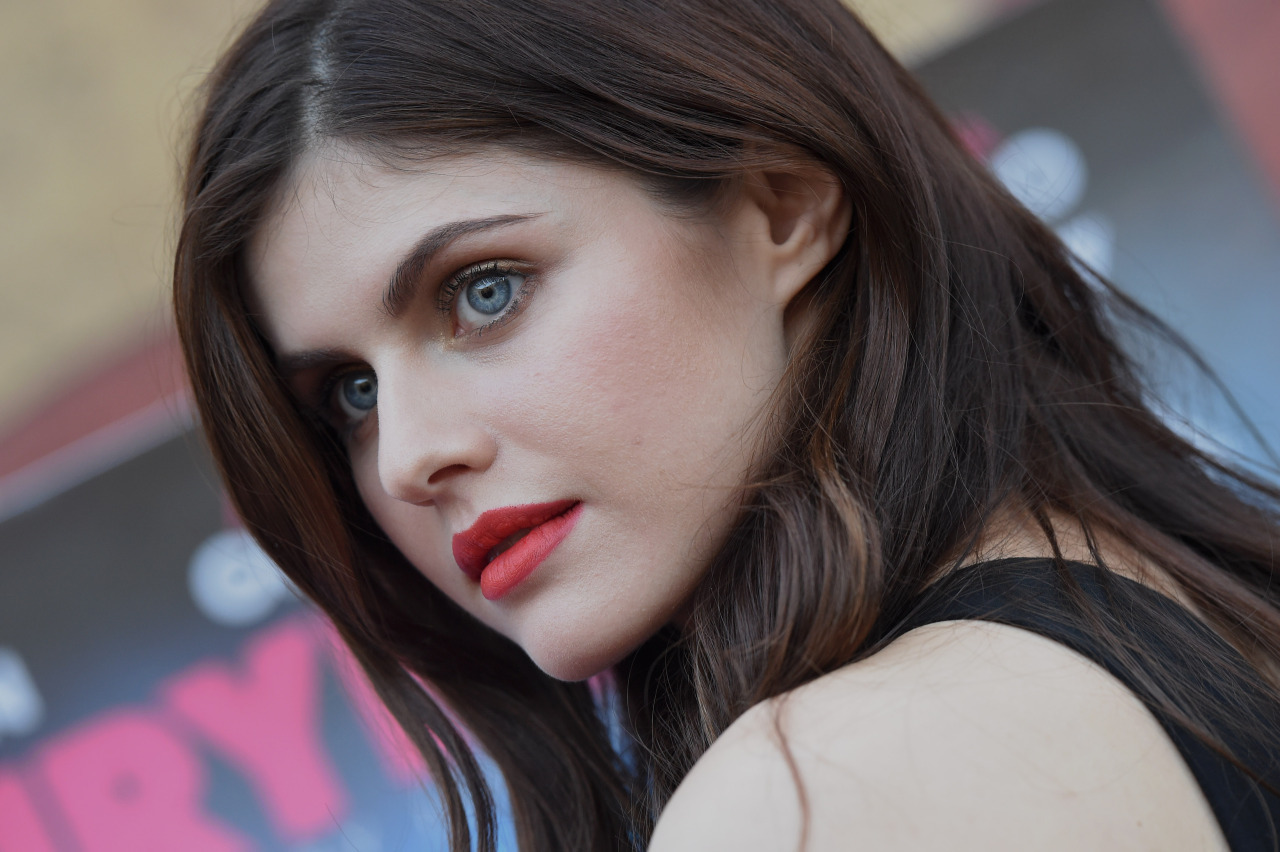 ALEXANDRA DADDARIO tumblr_p9t7sxjtWE1styf9co1_1280.jpg