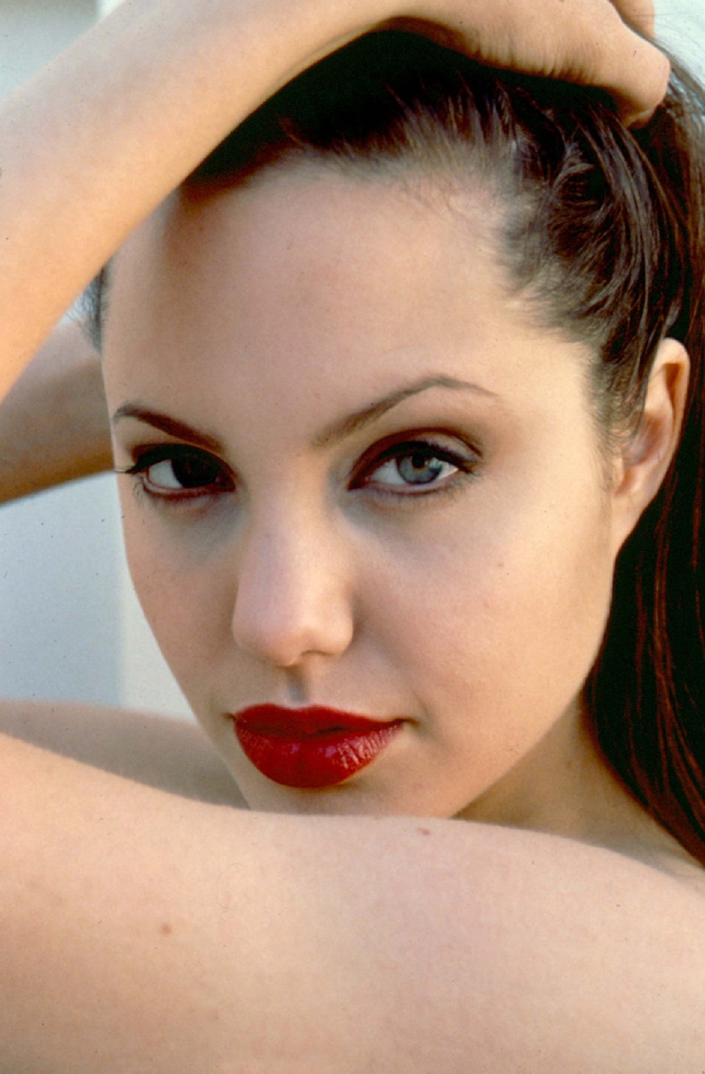 ANGELINA JOLIE 3-id42561-gthumb-gwdata1200-ghdata1200-gfitdatamax.jpg