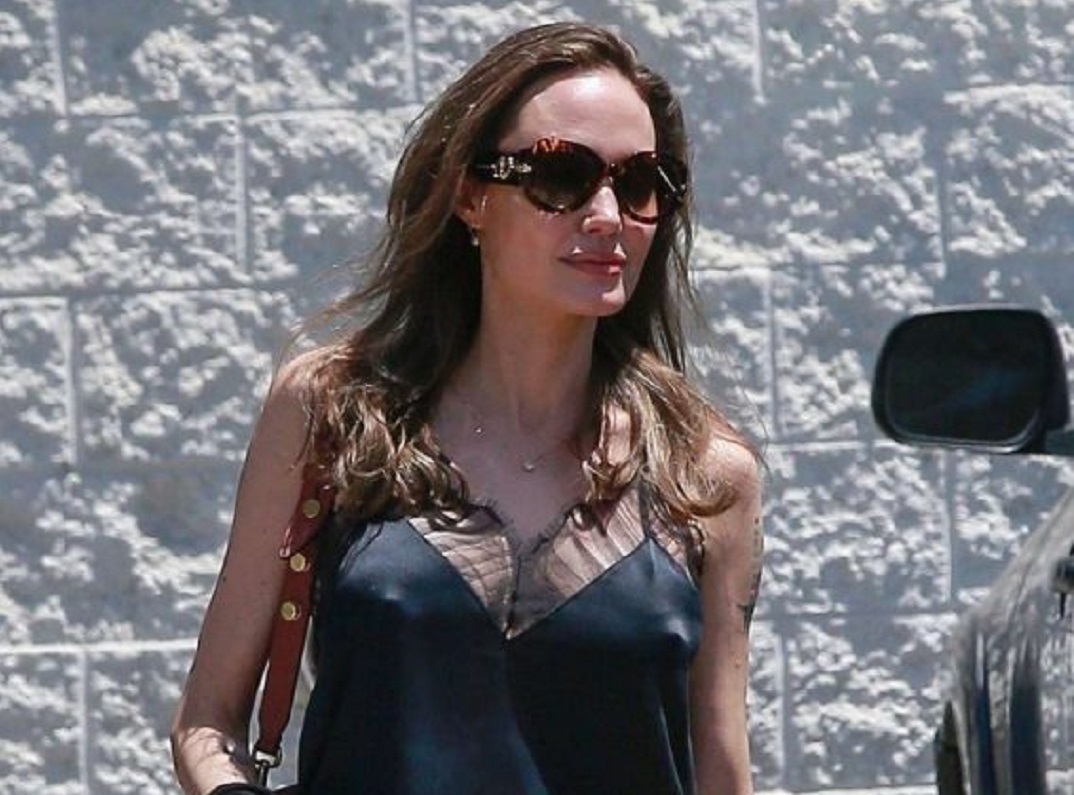 Angelina-Jolie---Out-in-Los-Angeles-02-566x849.jpg