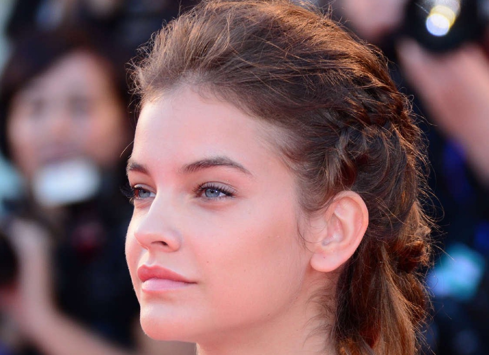 Barbara Palvin SFpV9oo2n5v_0XcVVJBX75kRhtq5tTNQPhkI0l4_m9o 00.jpg