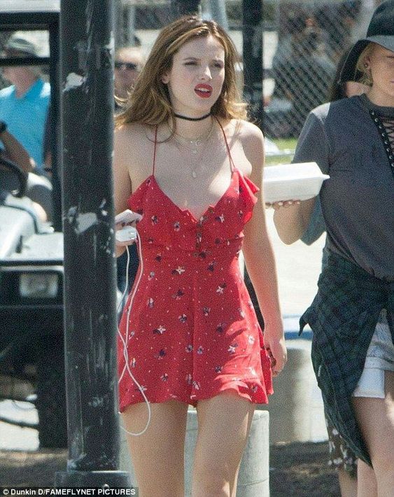 Bella Thorne a64ba93e727cda519eaebbf13eea551b.jpg