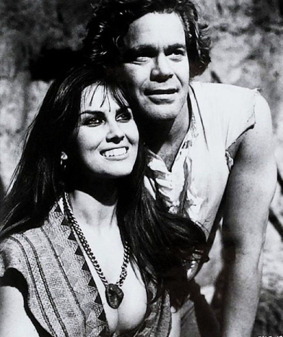 Caroline Munro tumblr_ppjoo7J6rl1qgpddwo1_1280.jpg