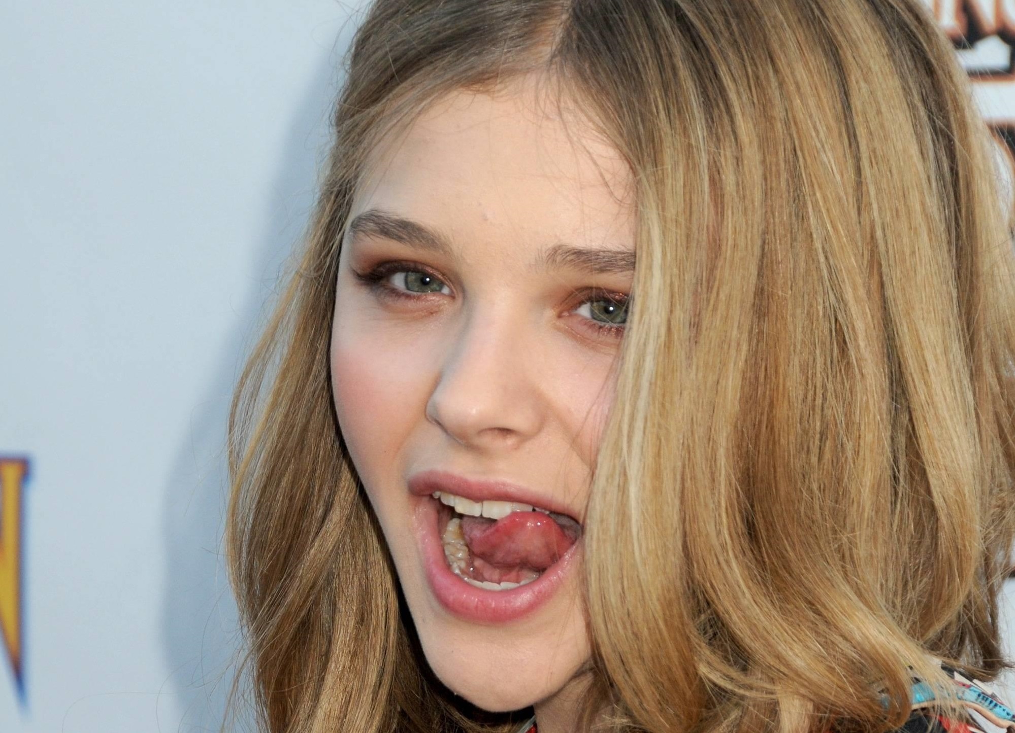 Chloe-Grace-Moretz-Tongue.jpg