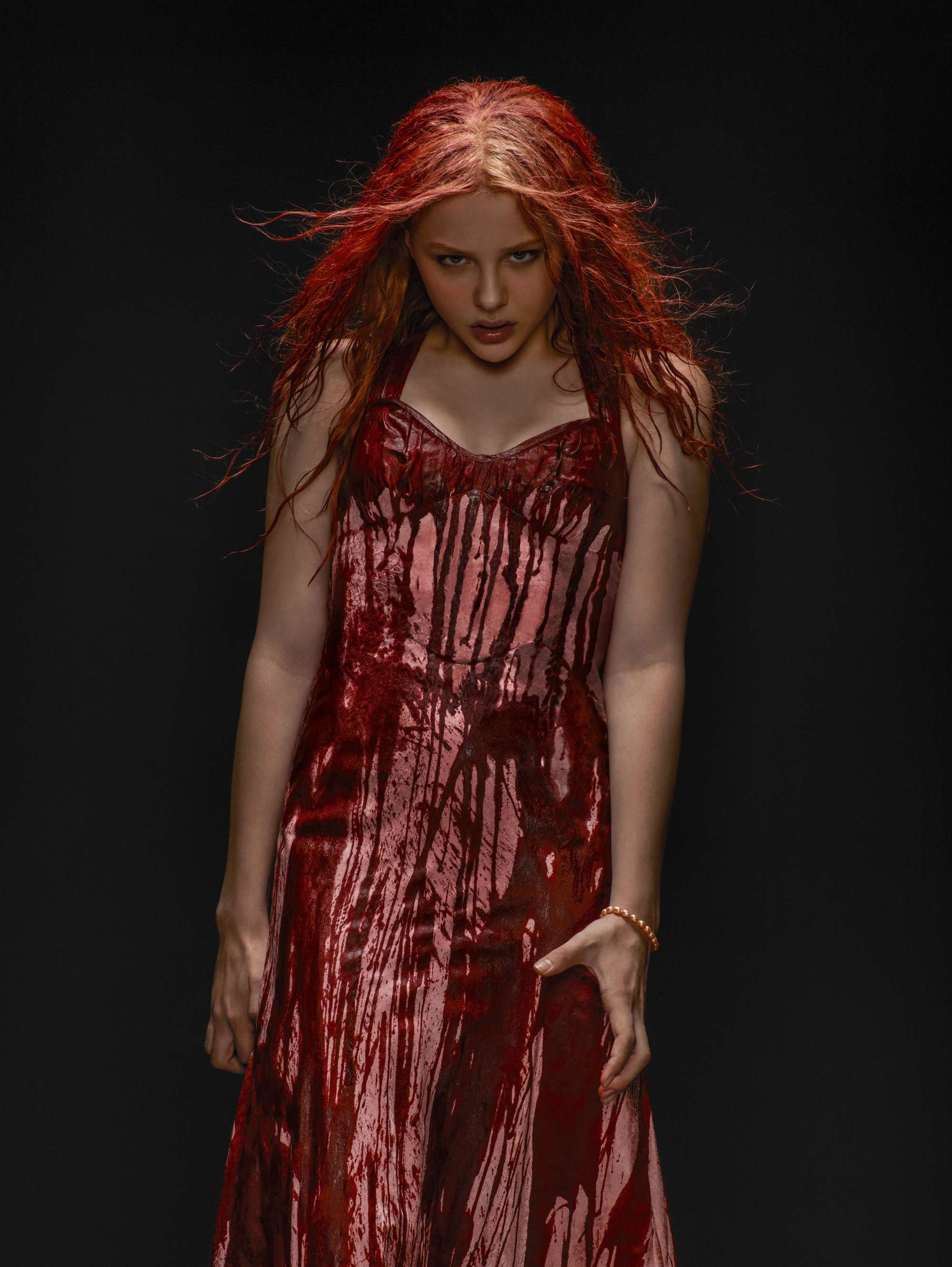 -Chloe-Moretz---Carrie-Promo--02.jpg