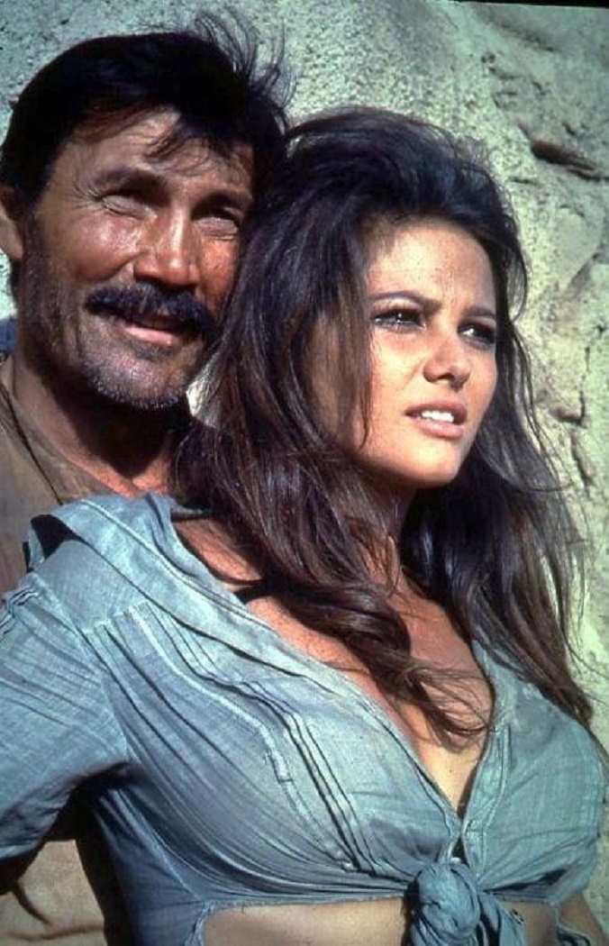 CLAUDIA CARDINALE 71574464_10156602565458581_3491953461283520512_n.jpg