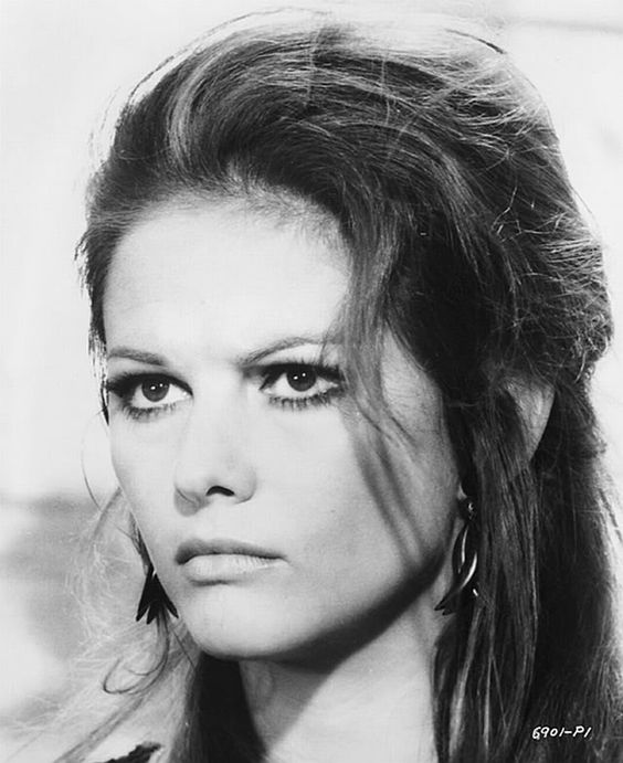 Claudia Cardinale 85c3ed0cac992d92f21a62b0e383c431.jpg