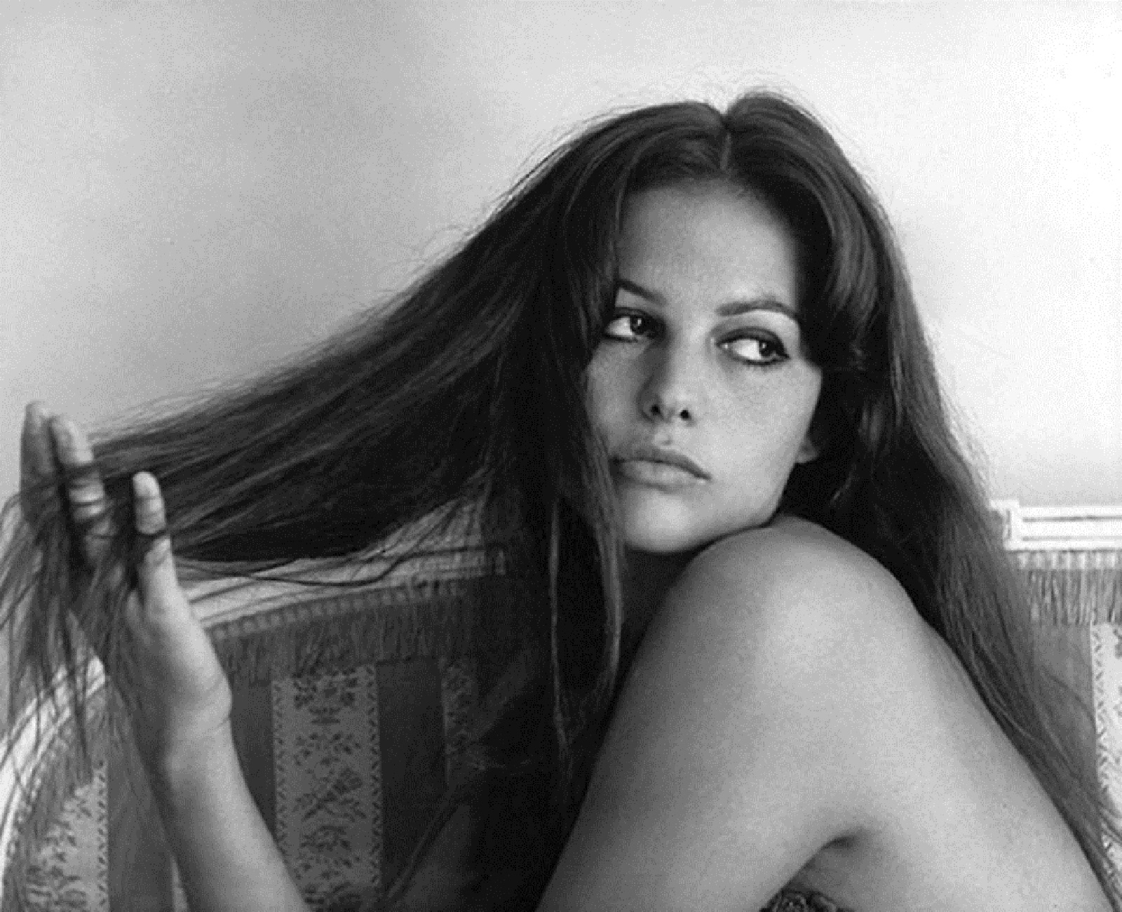 CLAUDIA CARDINALE flat,1000x1000,075,f.jpg