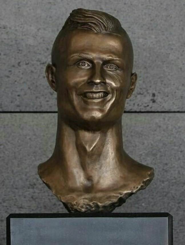 cristiano-ronaldo-busto.jpg