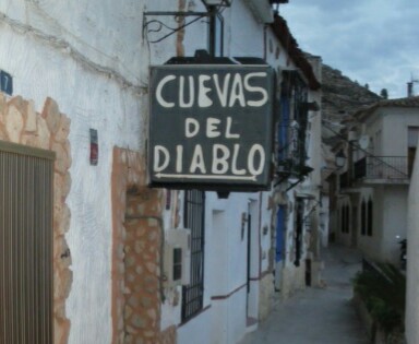 cuevas-diablo-alcala-jucar~01.jpg