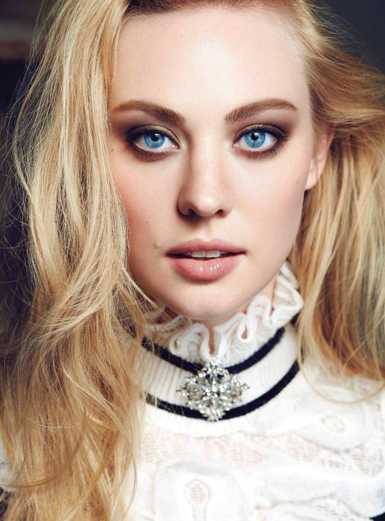 Deborah Ann Woll 5euxmvzaw5831.jpg