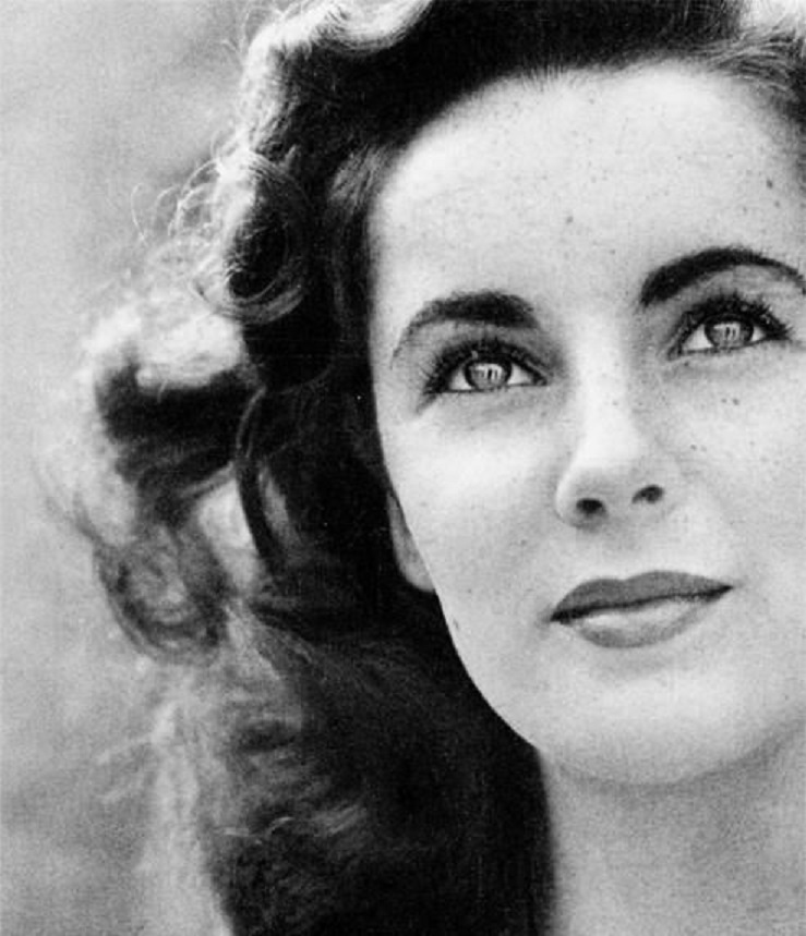 Elizabeth Taylor ff05201cac5ecdcacfec0ebce3c62c86.jpg