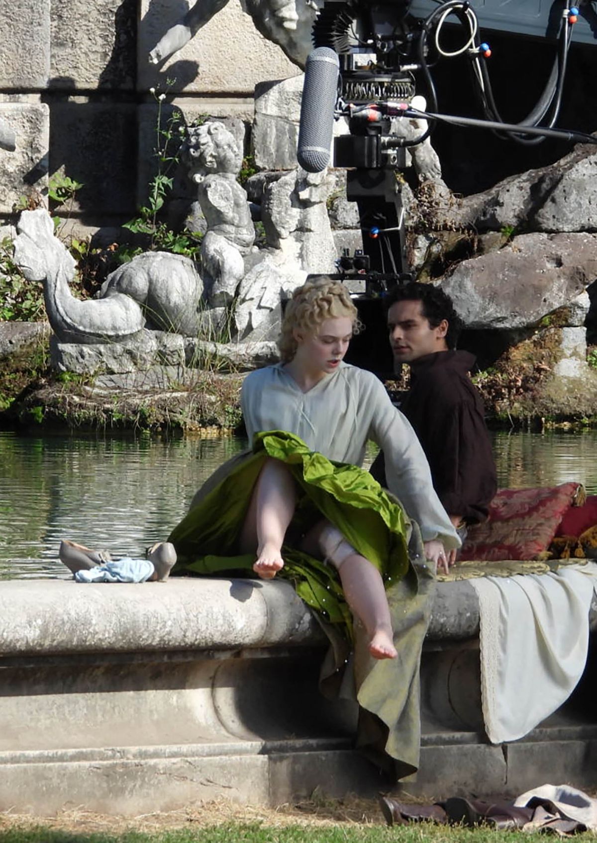 ella-fanning-on-the-set-of-the-great-at-royal-palace-of-caserta-10-23-2019-7.jpg