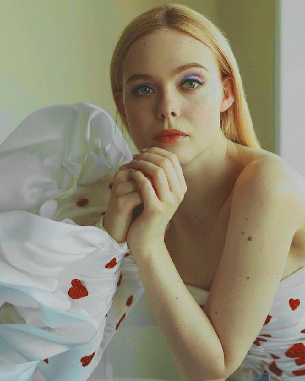 ELLE FANNING 00000001572063099968118228_n.jpg