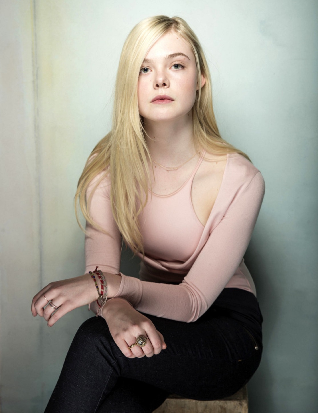 ELLE FANNING }30(16)-gthumb-gwdata1200-ghdata1200-gfitdatamax.jpg