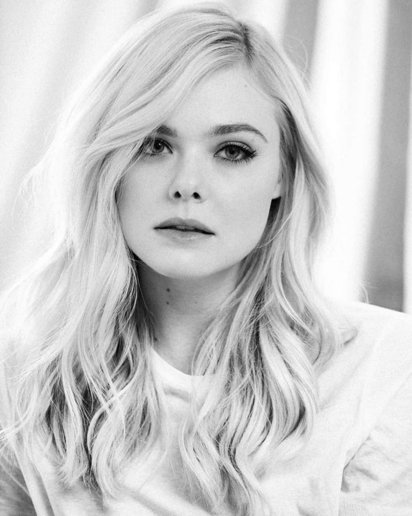 Elle-Fanning---LOreal-Paris-Campaign-2019-02.jpg