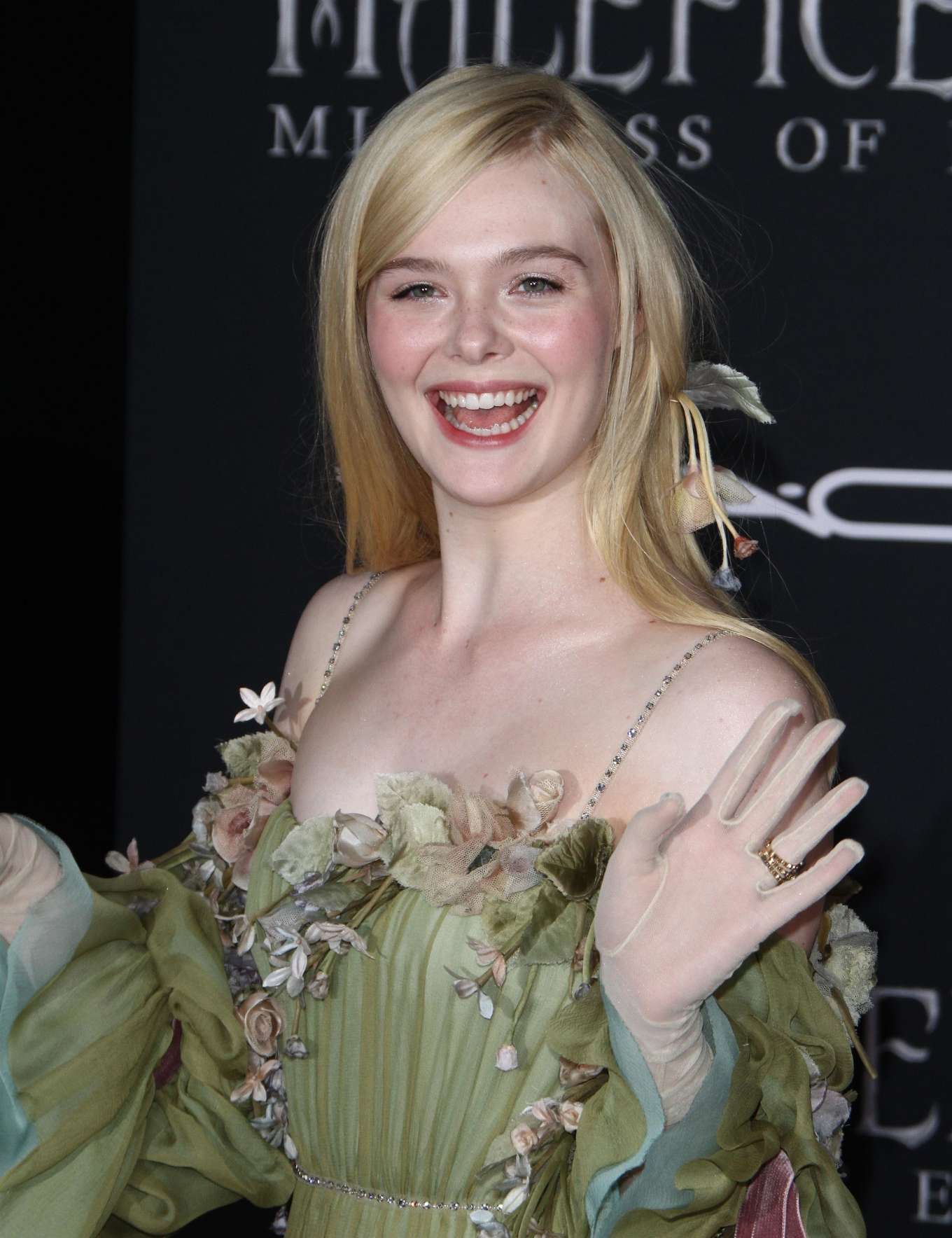 Elle-Fanning---Maleficent_-Mistress-of-Evil-LA-Premiere-17.jpg