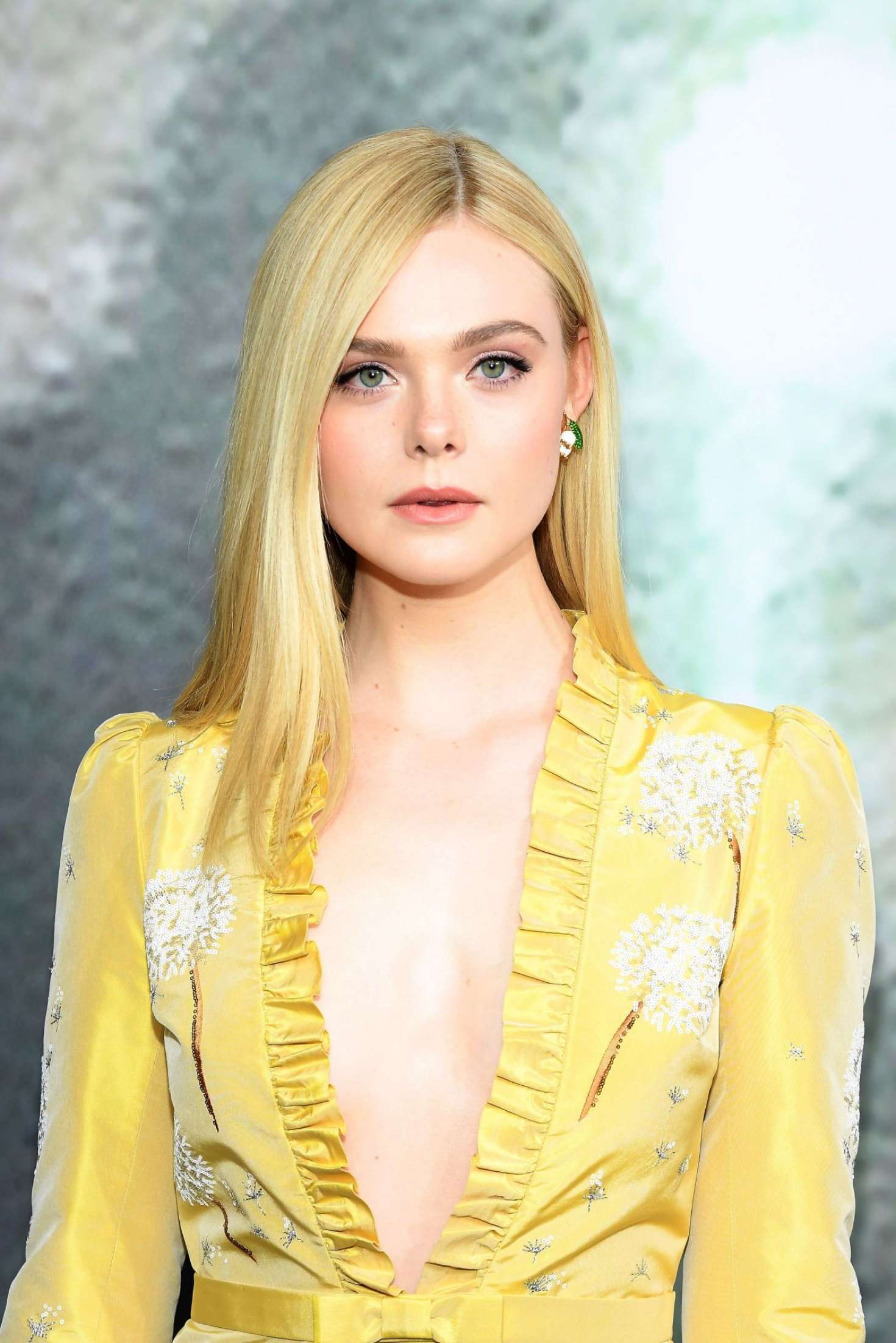 Elle-Fanning_-Miu-Miu-Fashion-Show--03.jpg