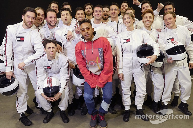 f1-tommy-hilfiger-mercedes-partnership-2018-lewis-hamilton-mercedes-amg-f1-7721105.jpg