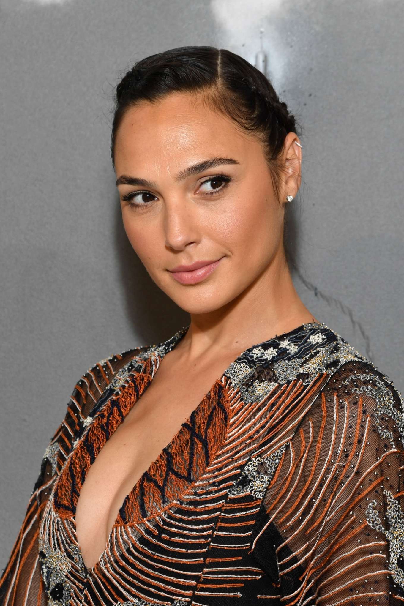 Gal-Gadot---2019-Paris-Fashion-Week-–-Christian-Dior-Haute-Couture-FW-19-20-01.jpg