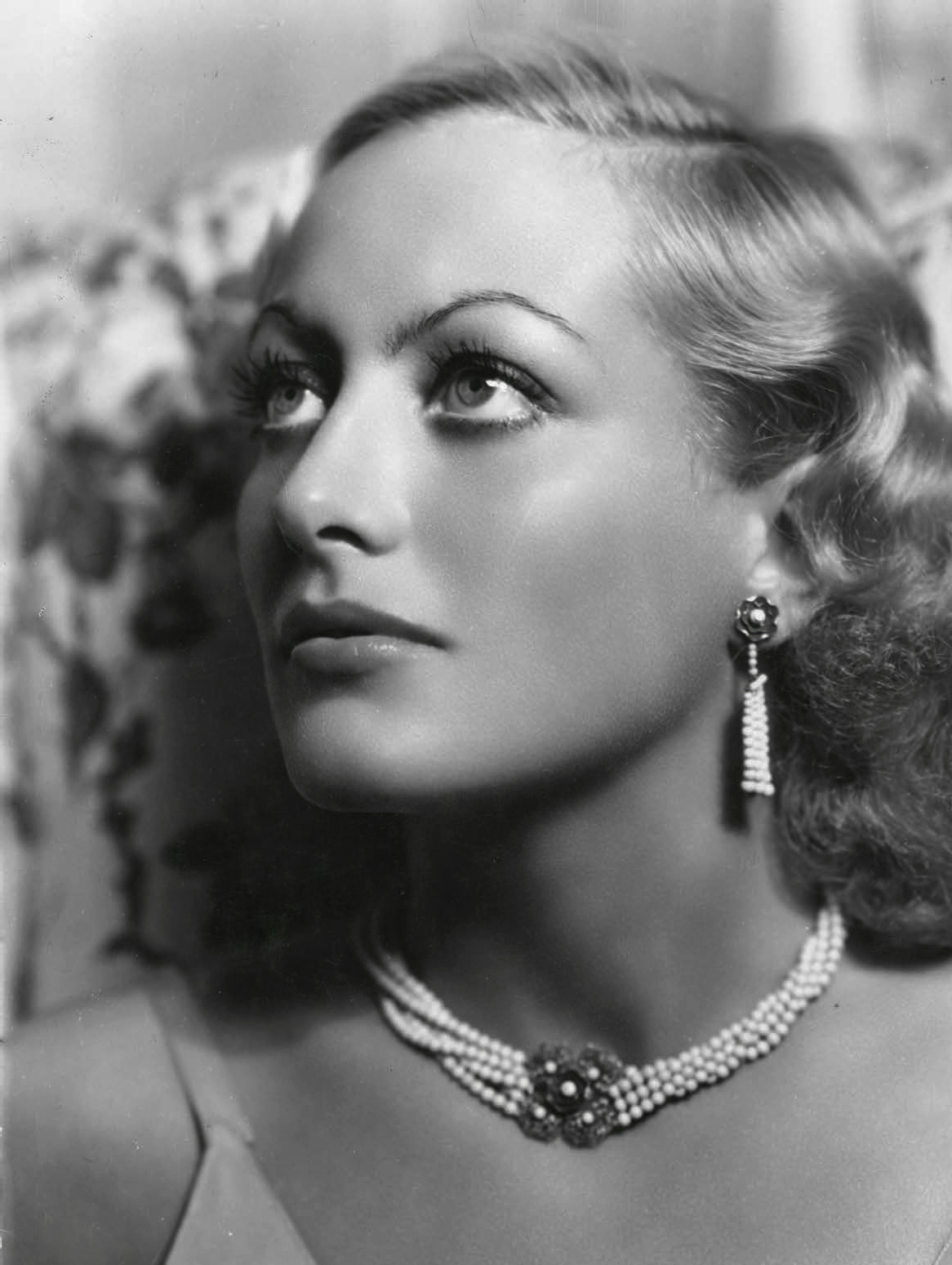 George Hurrell - Joan Crawford, 1931. Retouched applying pencil lead to its emulsion.jpg