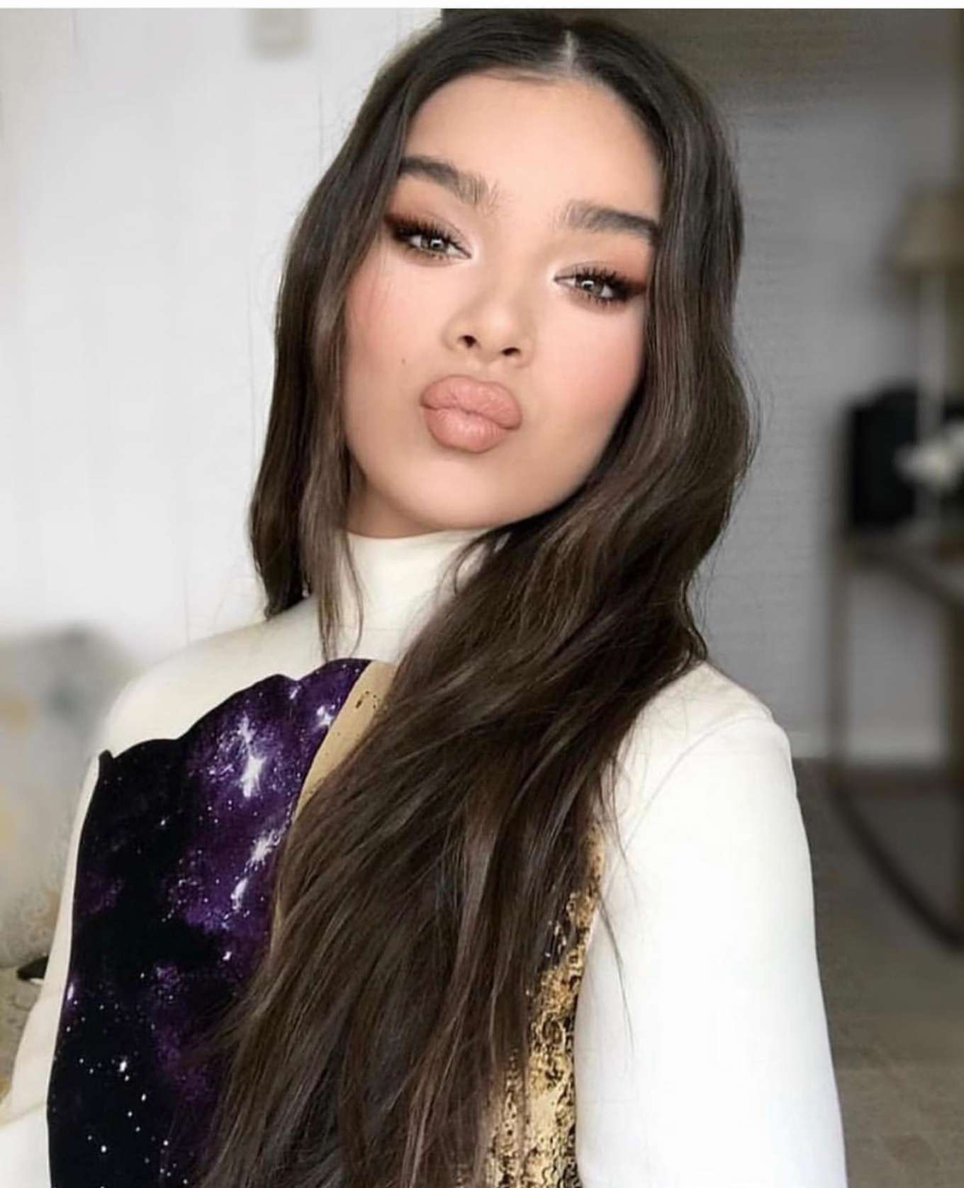 Hailee-Steinfeld---Personal-Pics-03.jpg