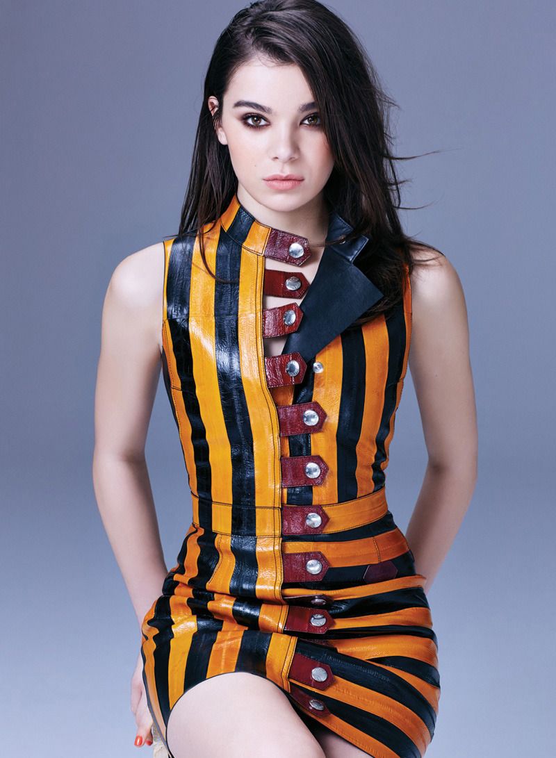 Hailee-Steinfeld-Sexy-Eyes.jpg