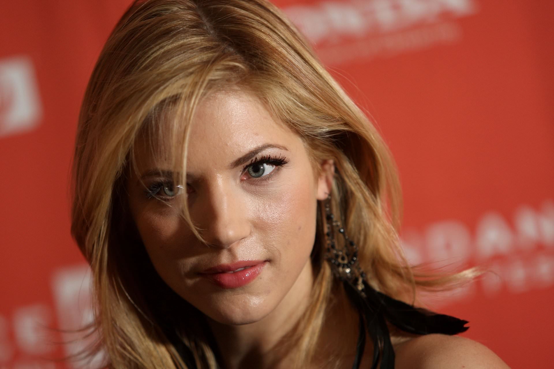 Katheryn Winnick _83qU3qxjx26ADKMTXzJRzgssJHv8GuDB2d0vr2oU8o.jpg