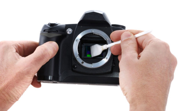 Limpieza-sensor-imageshunter-shutterstock_5748136-590x354.jpg