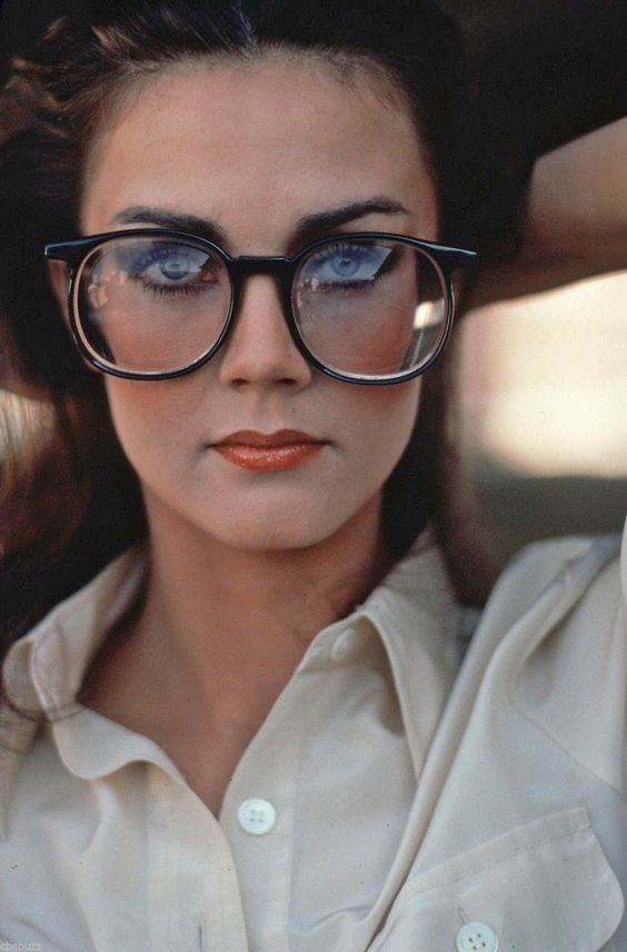 Lynda Carter 1549389872692.png