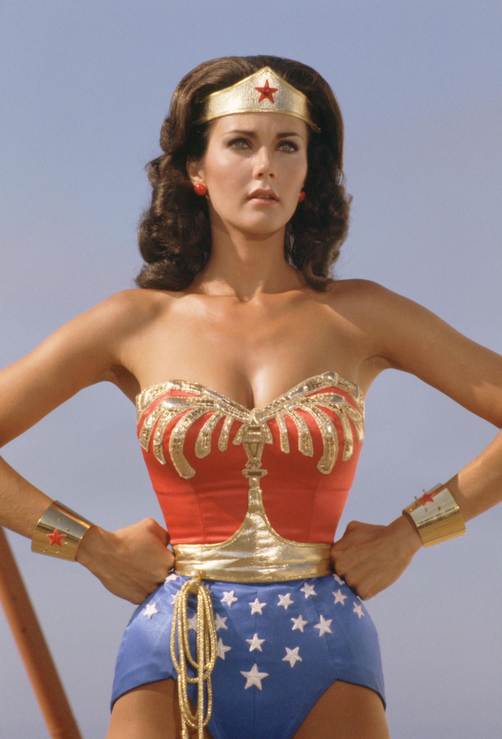 LYNDA CARTER lc21143ae4.jpg