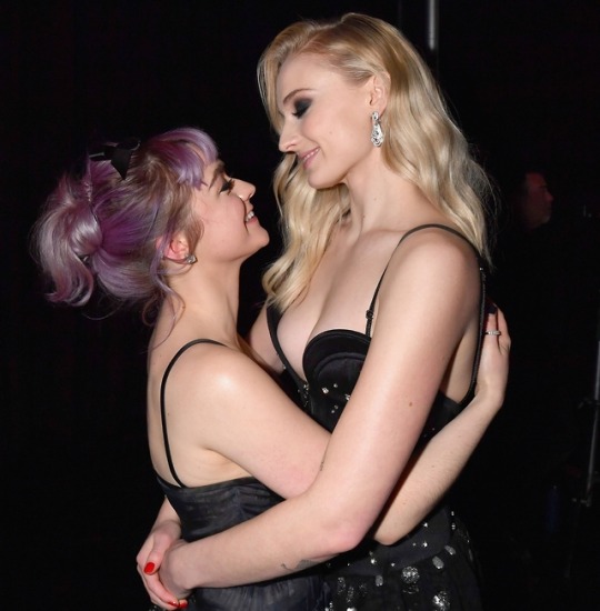 Maisie Williams and Sophie Turner tumblr_probveEXVc1xdvxrho1_540.jpg