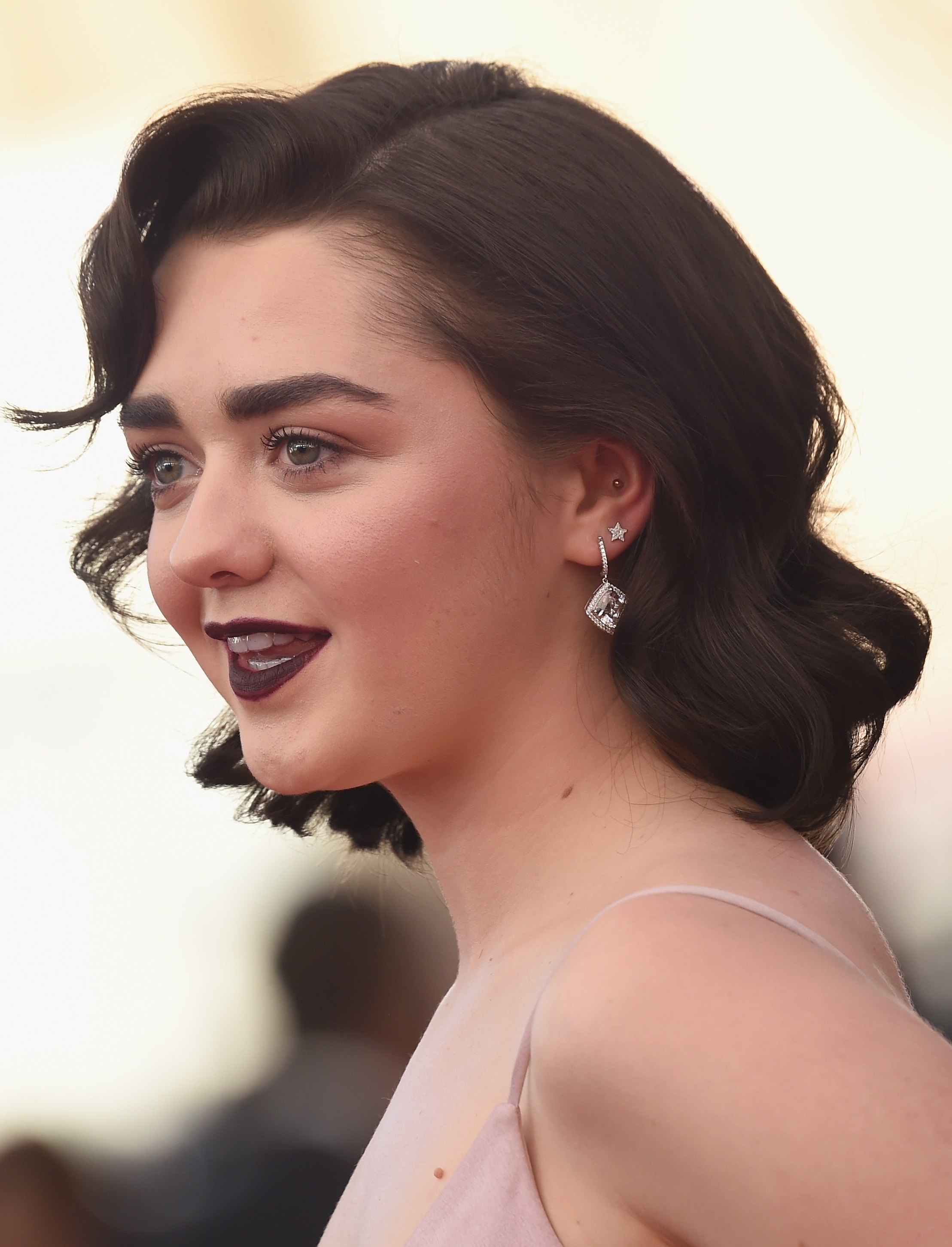 Maisie-Williams-In-The-Hollywood-Reporter-April-in-Dream.jpg