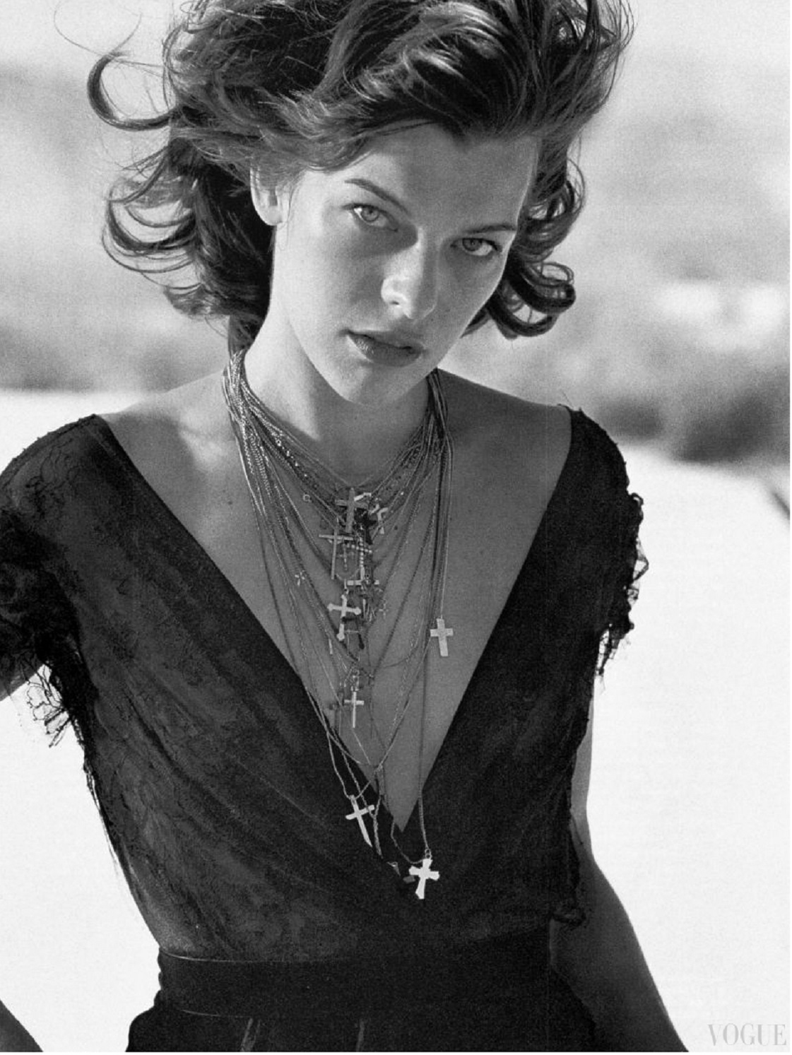 milla-jovovich-for-vogue-italia-october-2005-e2809cmojave-desert-california-usa-2005e2809d-pho...jpg