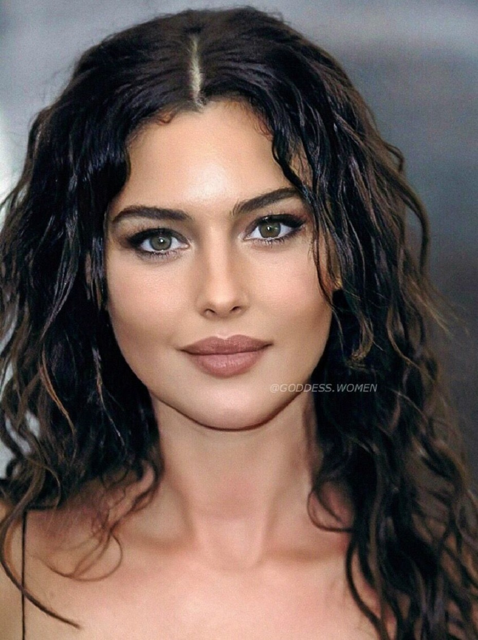 MONICA BELLUCCI 5a2d4d29062fa54c6c6f7dd8f578e0a8.jpg