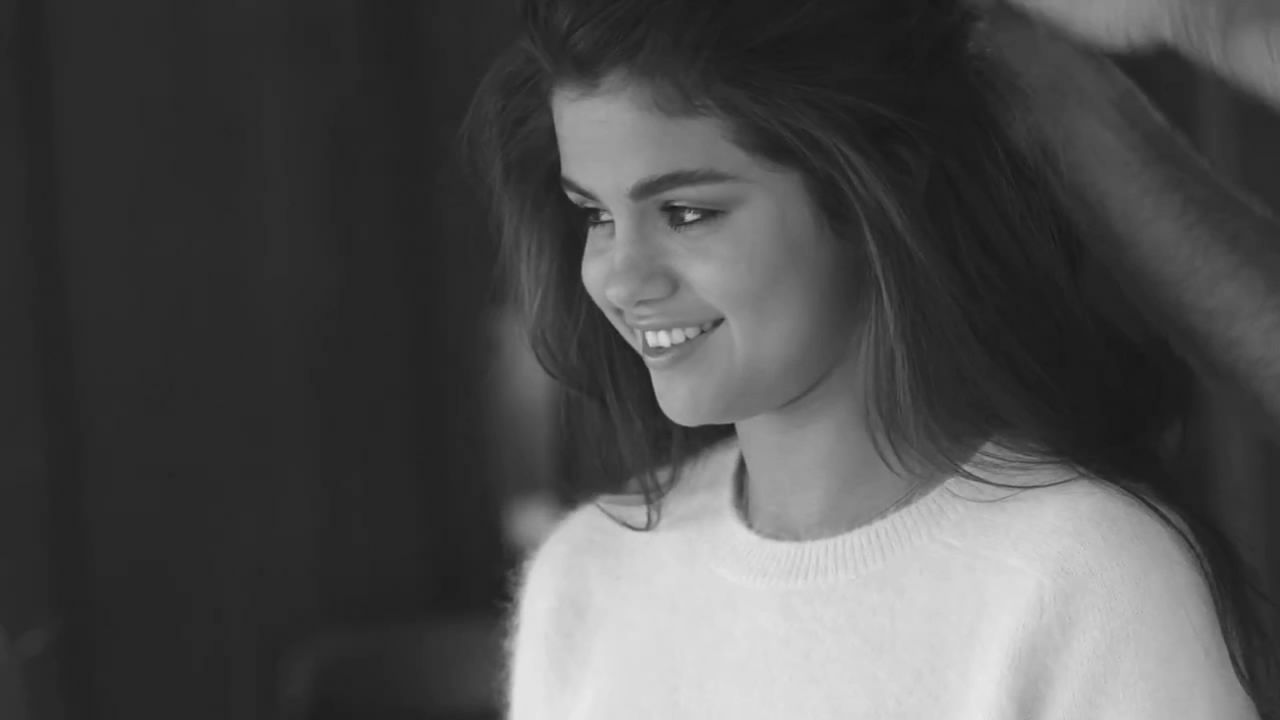 selena-gomez-behind-the-scenes-of-her-teen-vogue-december-2013-photoshoot_17.jpg