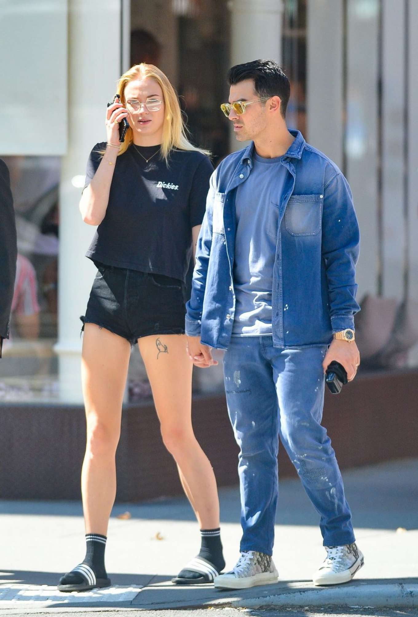 Sophie-Turner-and-Joe-Jonas-share-a-kiss-in-New-York-City-15.jpg