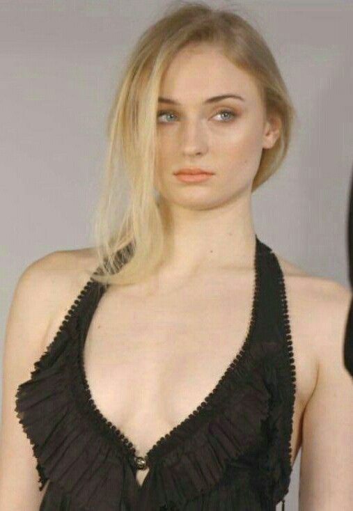 Sophie-Turner-Sexy-Boobs-Pictures-2.jpg