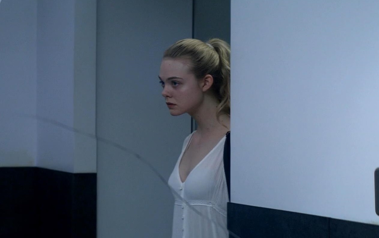 The Neon Demon 2016 1080p WEB-DL x264 AC3-JYK.mkv_snapshot_00.48.31_[2018.08.08_19.21.34].jpg