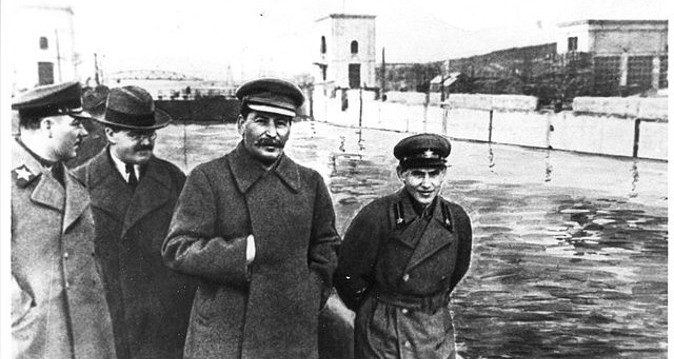 Voroshilov_Molotov_Stalin_with_Nikolai_Yezhov-674x450-674x359.jpg