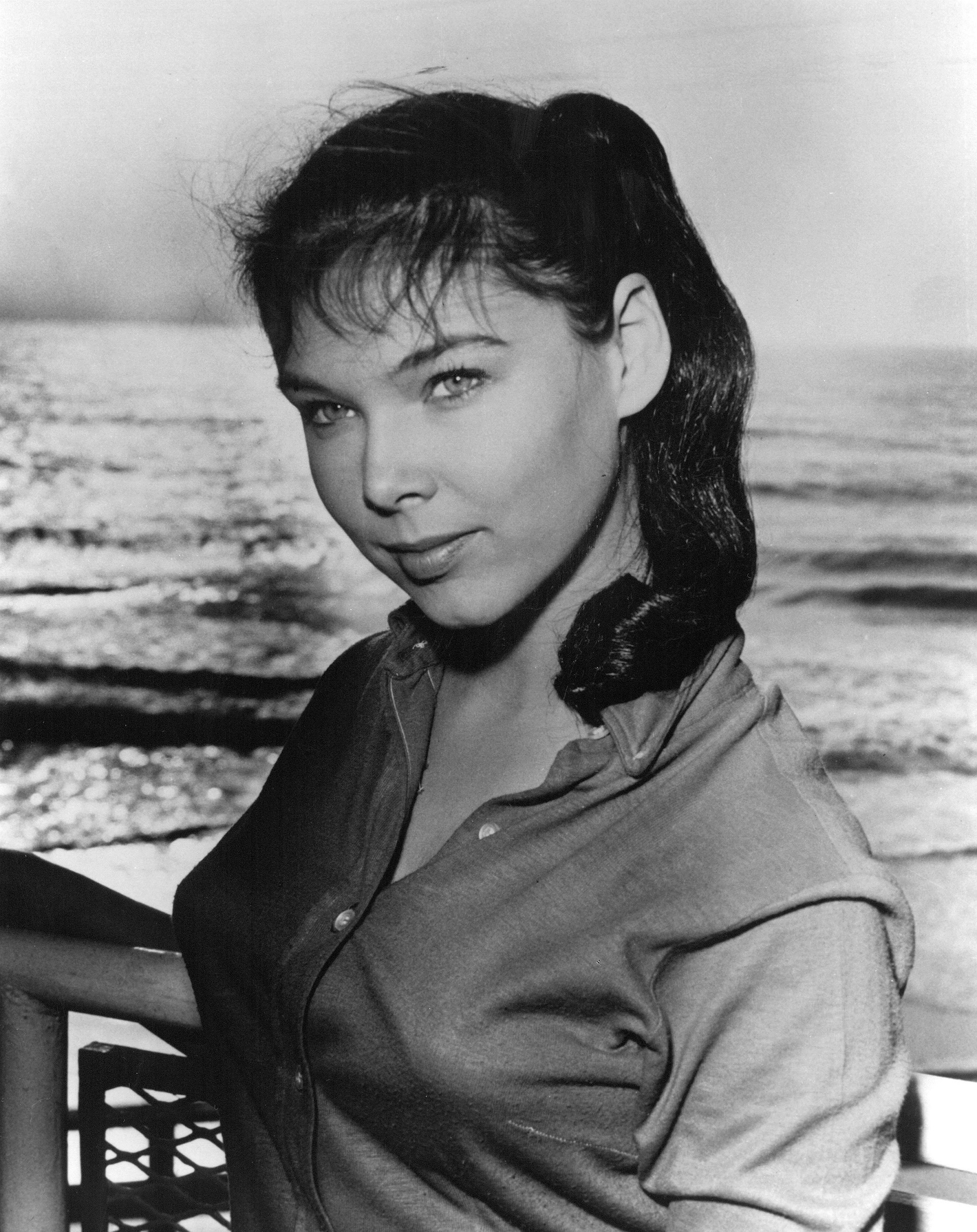 YVONNE CRAIG 6n0hw9fyzaa11.jpg